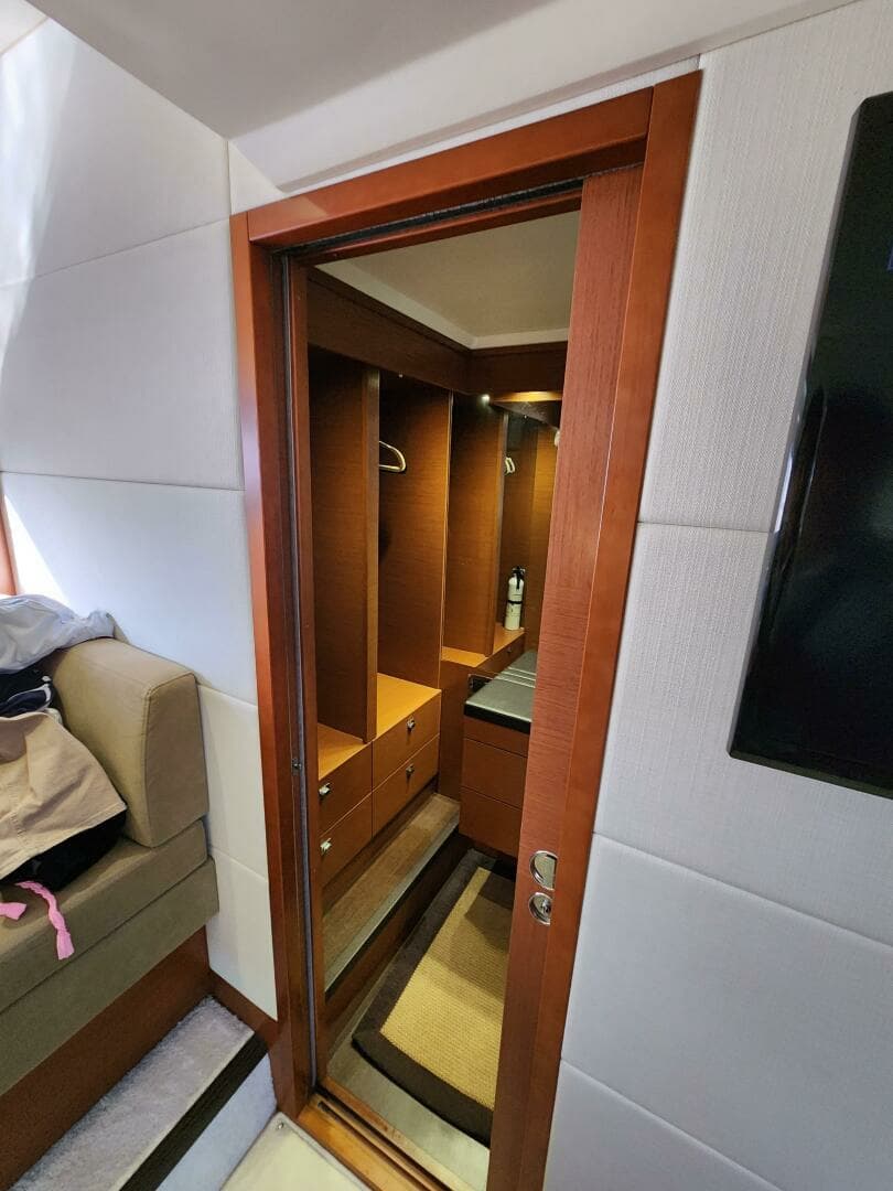 2014 Prestige 550 - Image 36