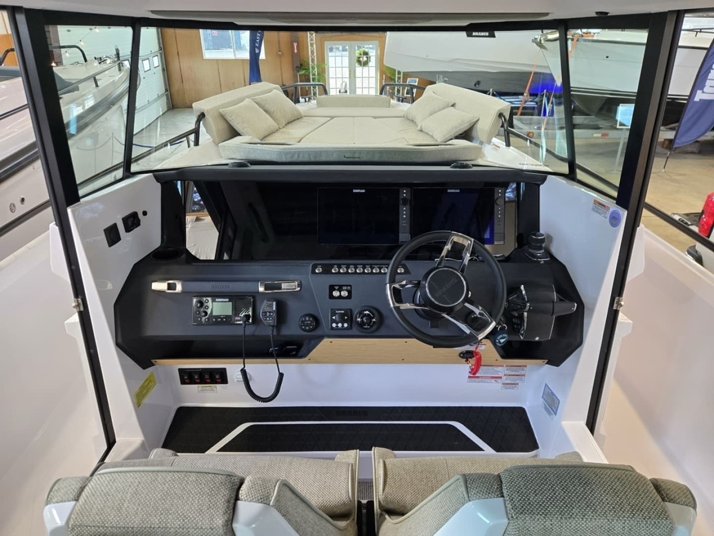 2026 Axopar Cross Cabin - Image 30