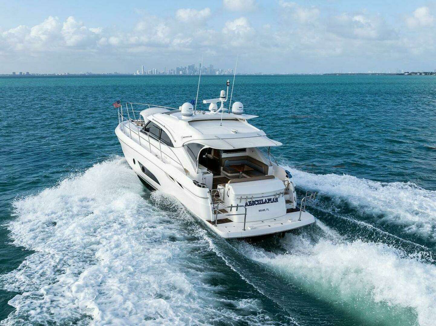 2018 Riviera 4800 Sport Yacht - Image 4