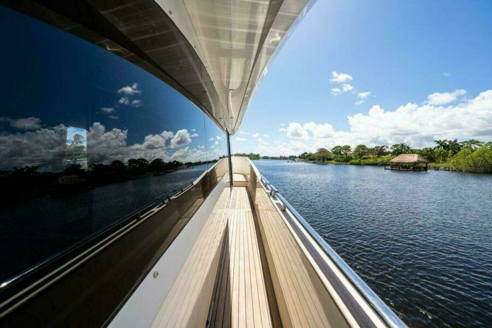2015 Monte Carlo Yachts MCY86 - Image 24