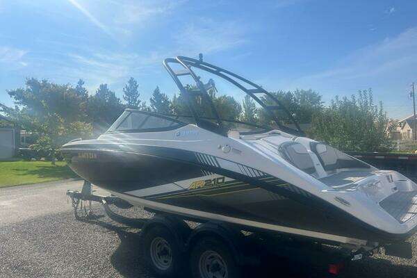 2019 Yamaha Boats AR210 - Image 1
