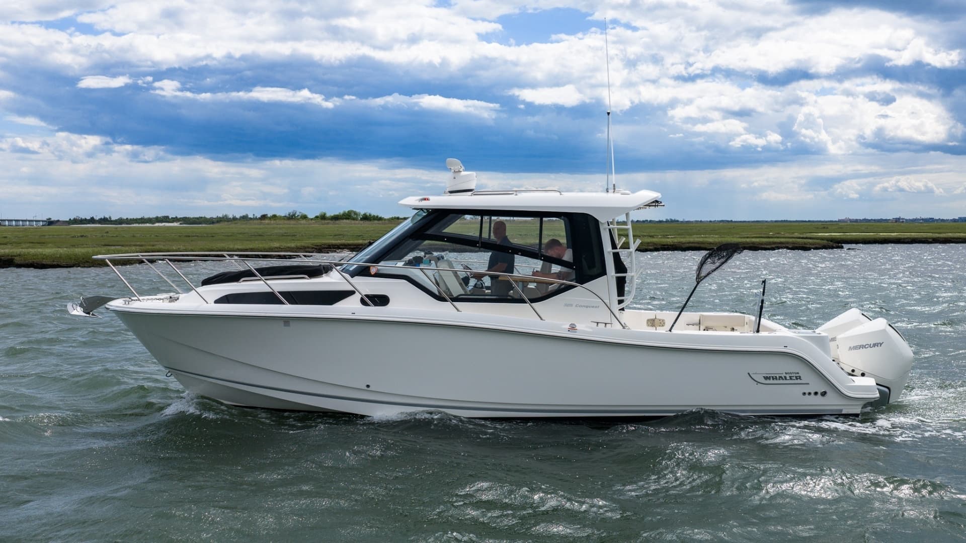 2020 Boston Whaler 325 Conquest - Image 3
