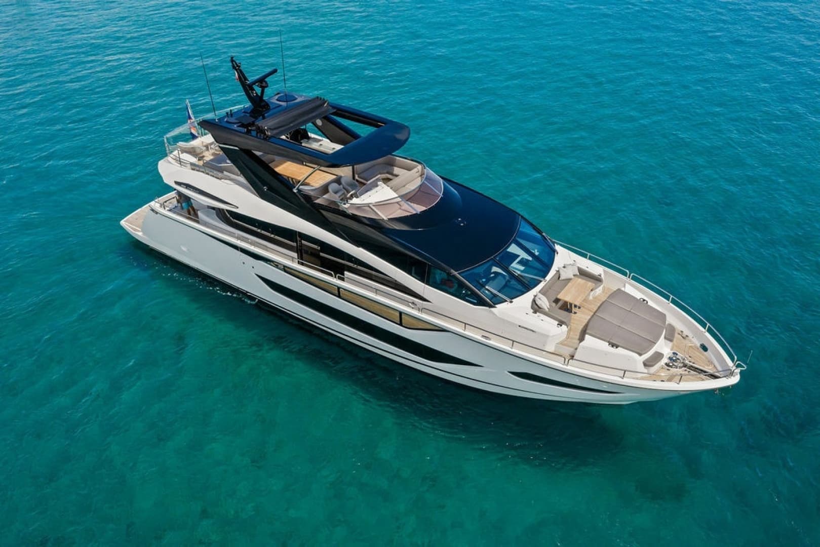 2026 Sunseeker 88 Yacht - Image 3