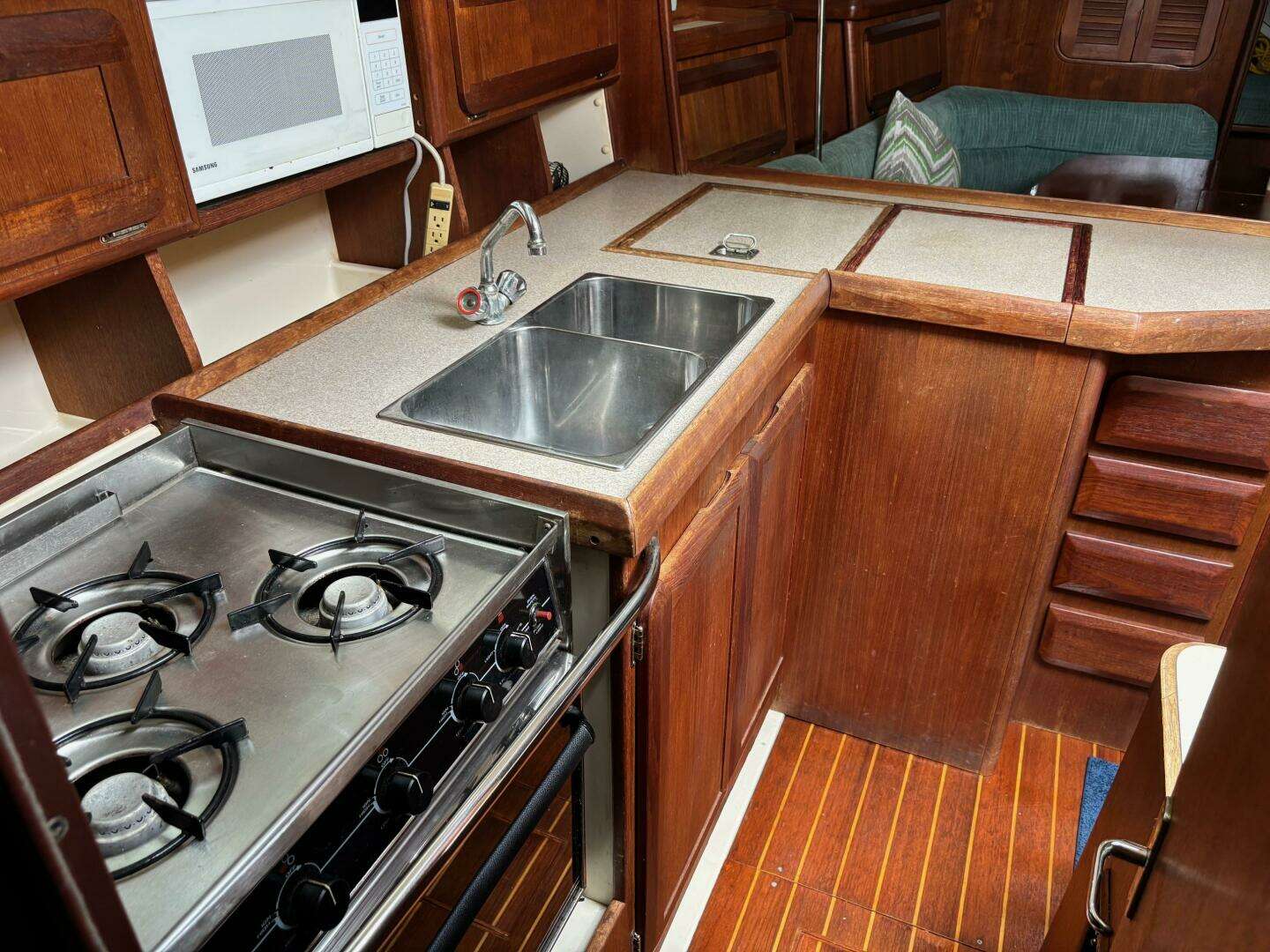 1996 Hunter 37.5 - Image 28