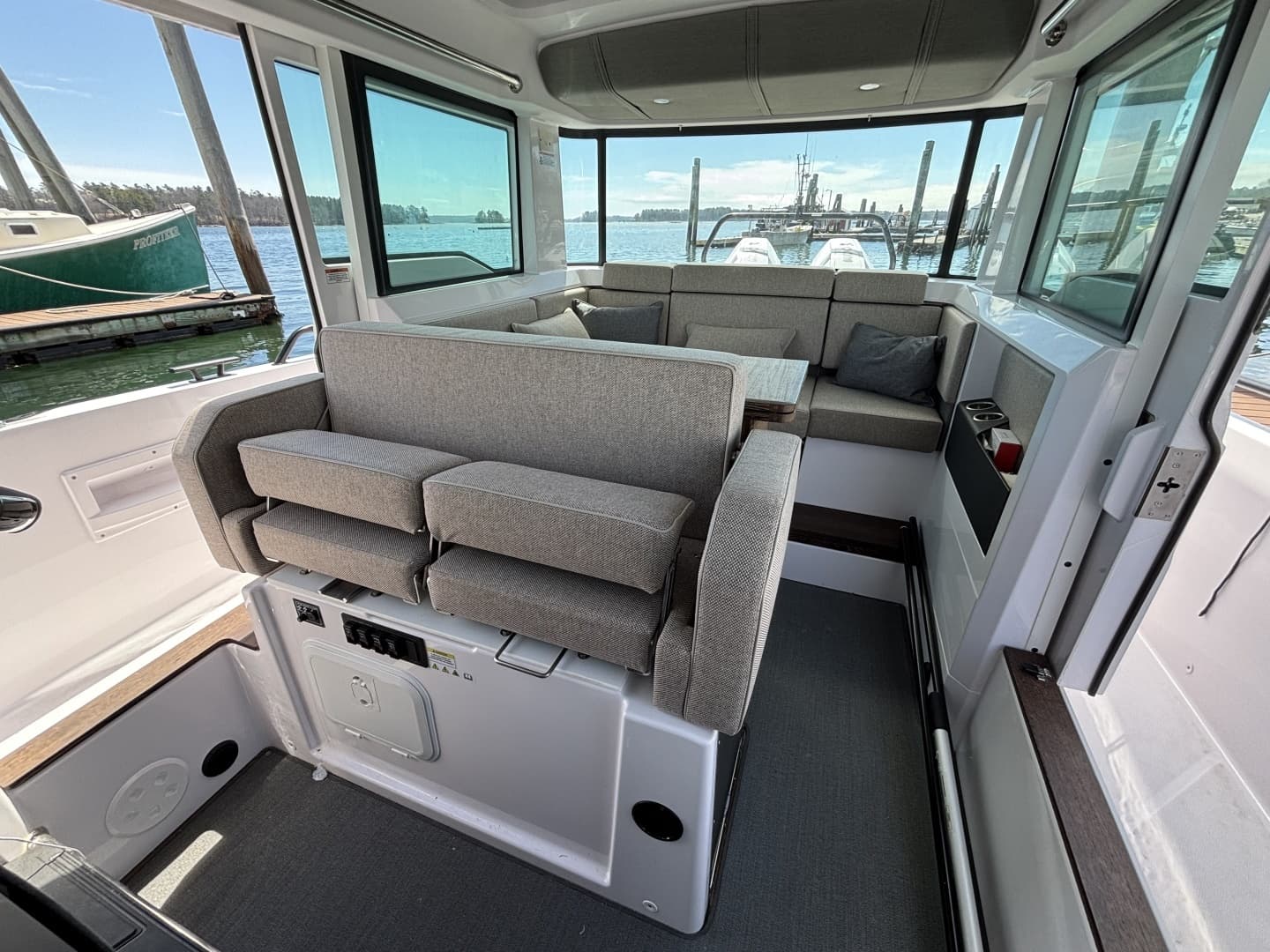 2023 Axopar 37XC Cross Cabin - Image 32