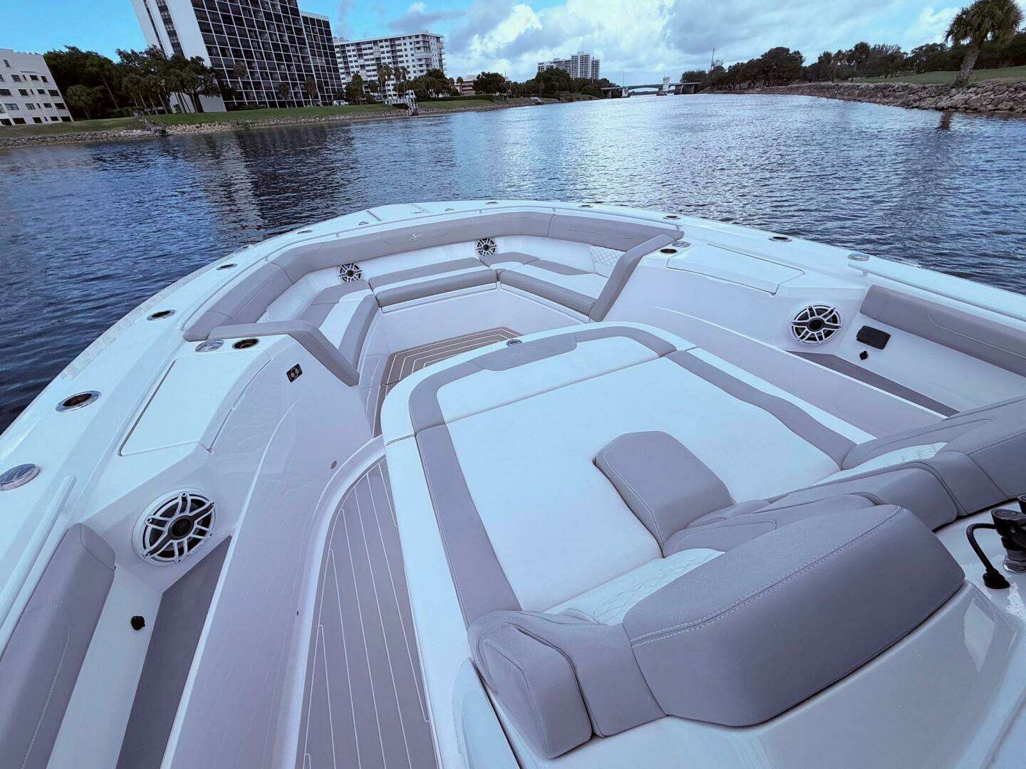2006 Carver 43 Motor Yacht - Image 26