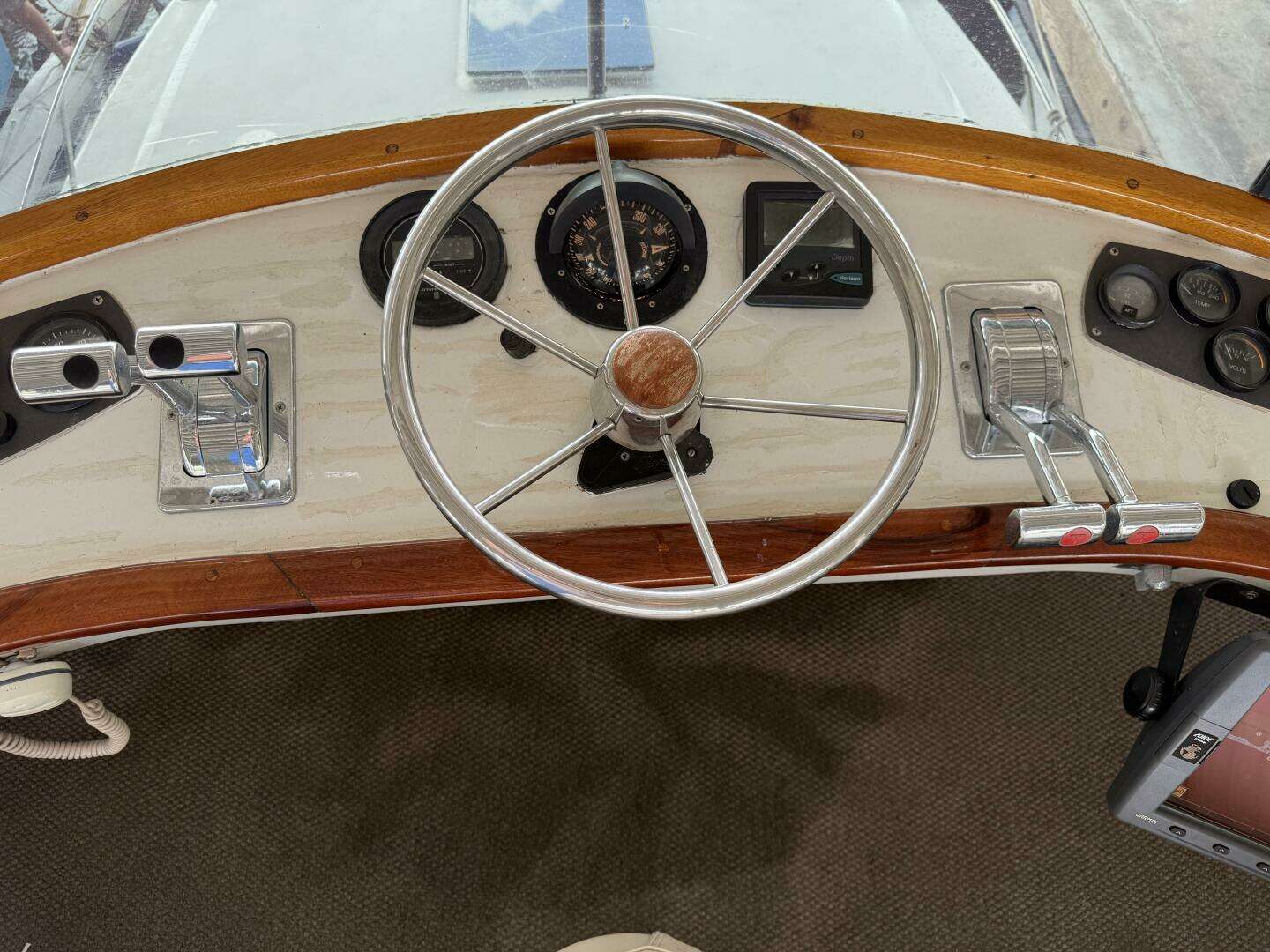 1984 Custom 38 Custom - Image 8
