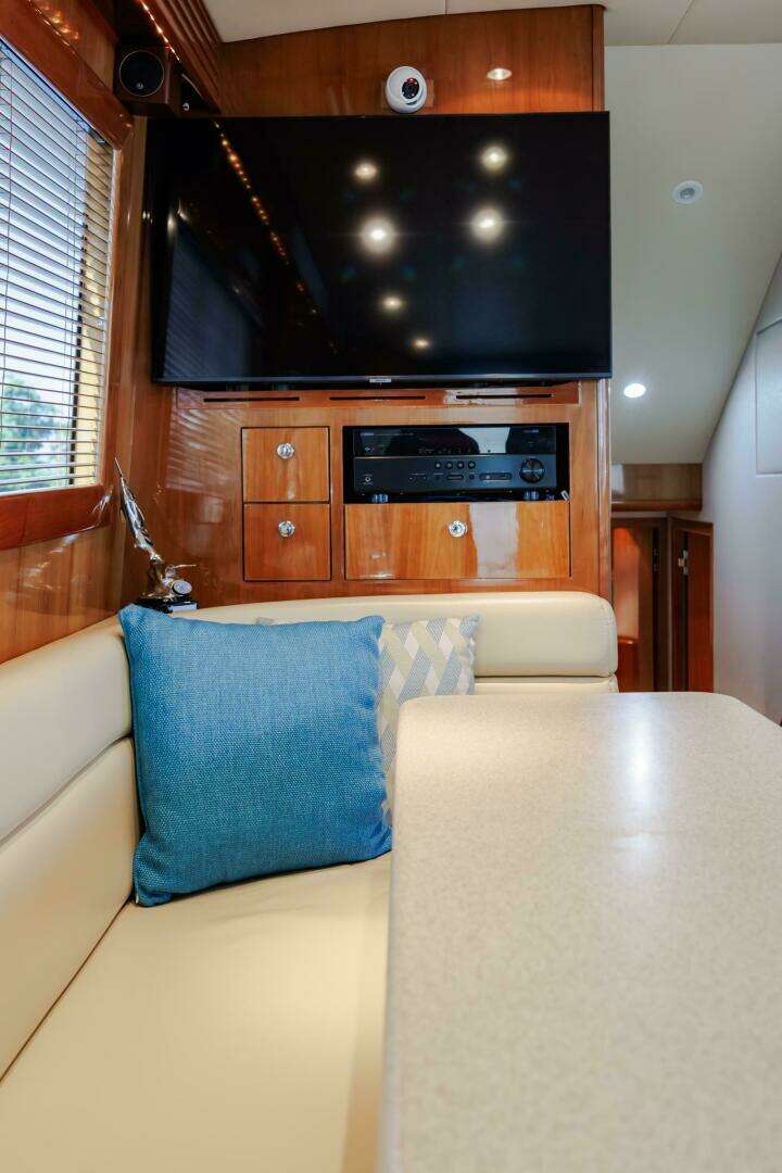 2005 Hatteras 50 Convertible - Image 22