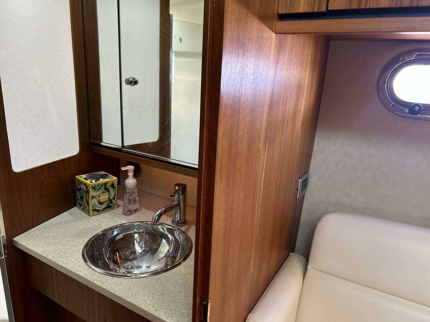 2008 Tiara Yachts 3500 Sovran - Image 34