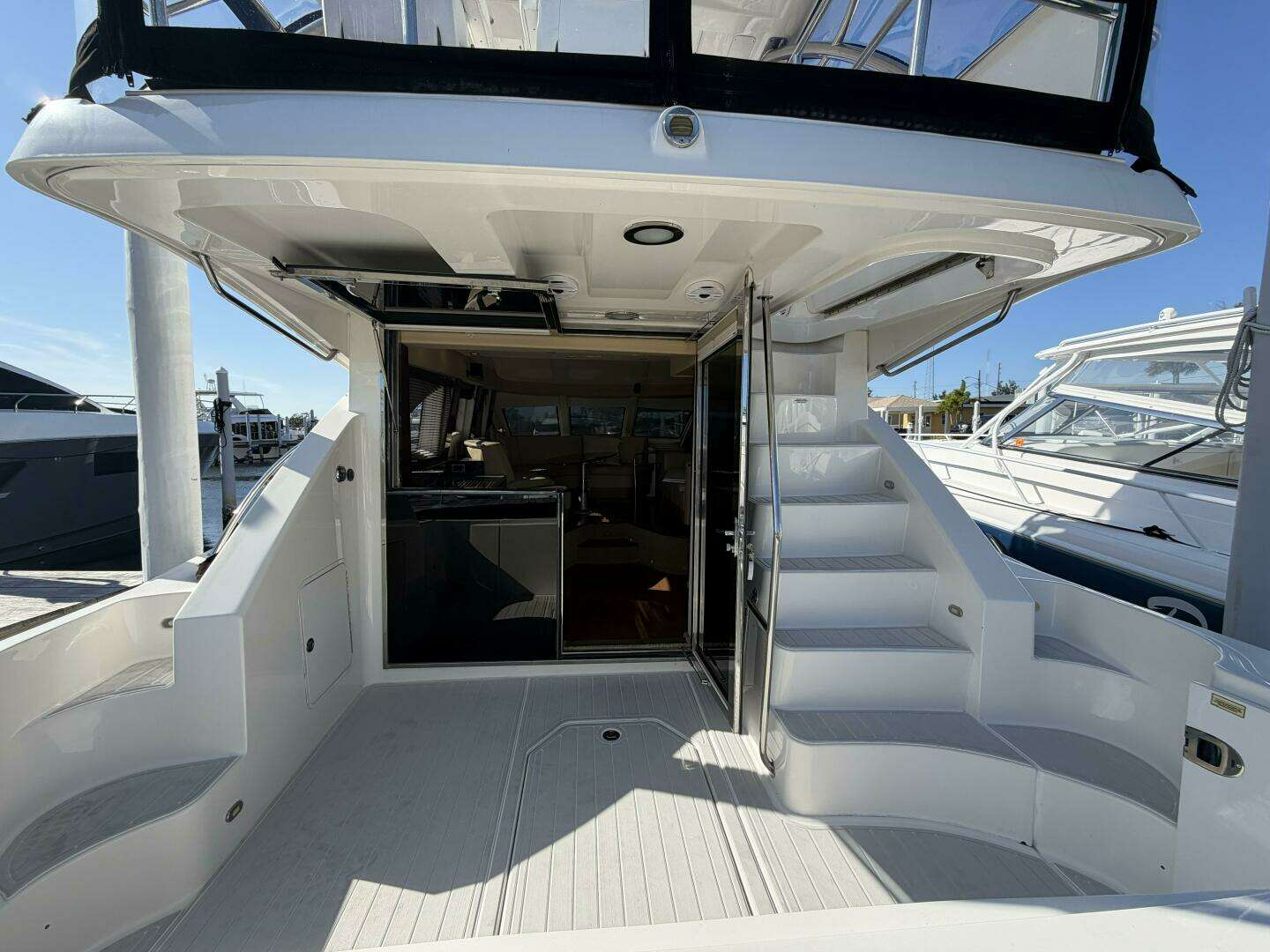 2008 Sea Ray 47 Sedan Bridge - Image 3