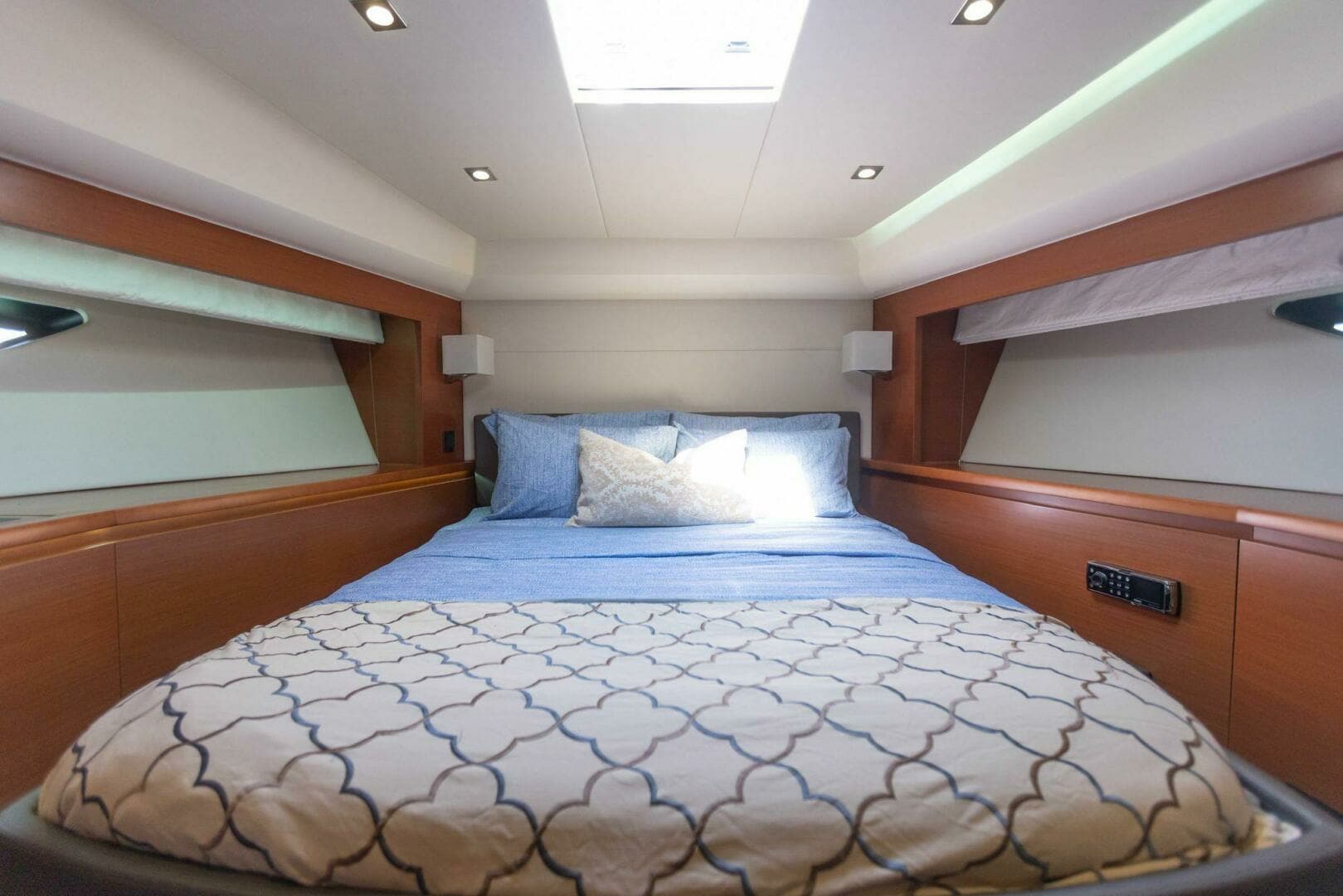 2014 Prestige 550 - Image 24