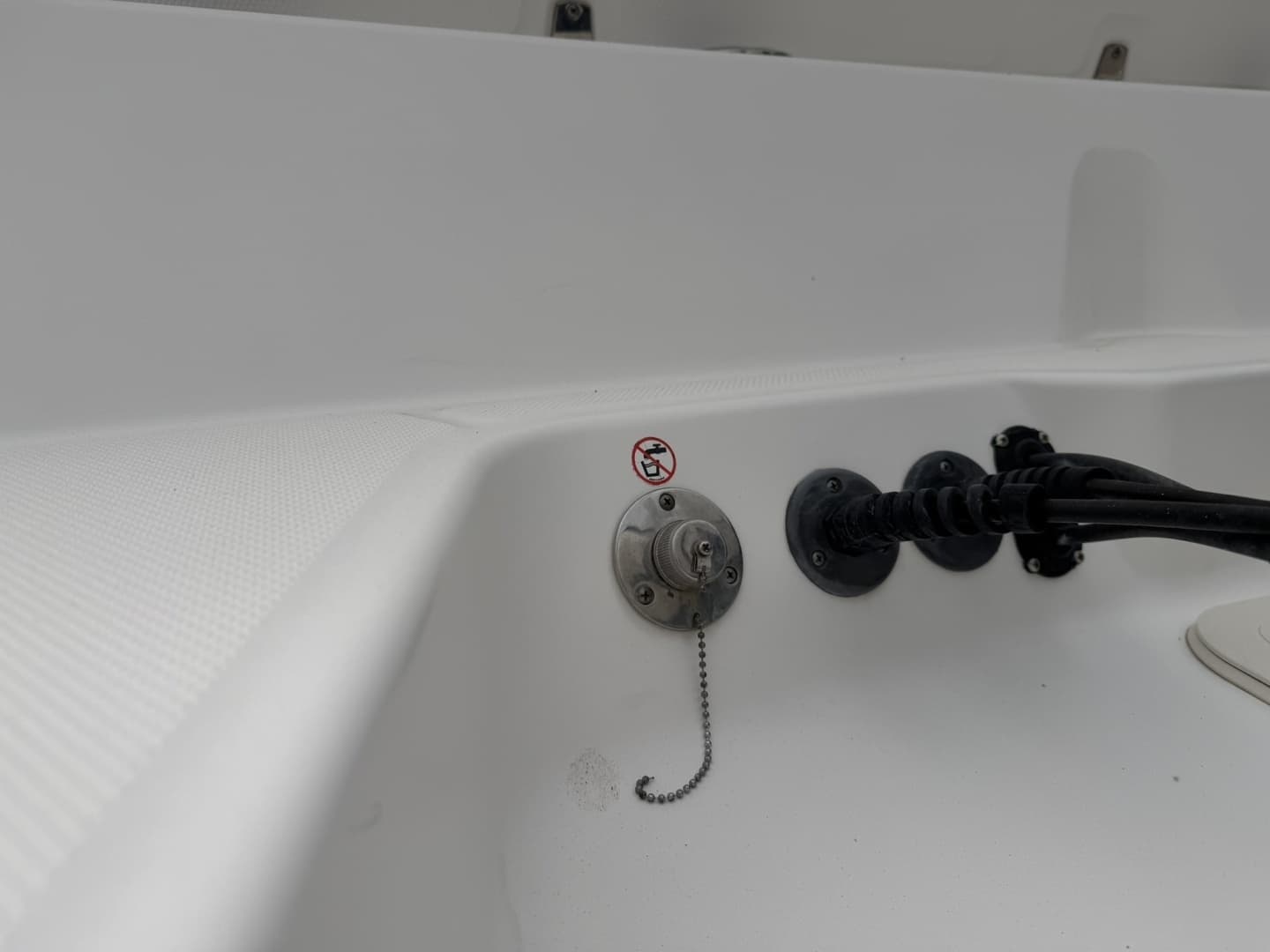 2019 Boston Whaler 270 Dauntless - Image 16