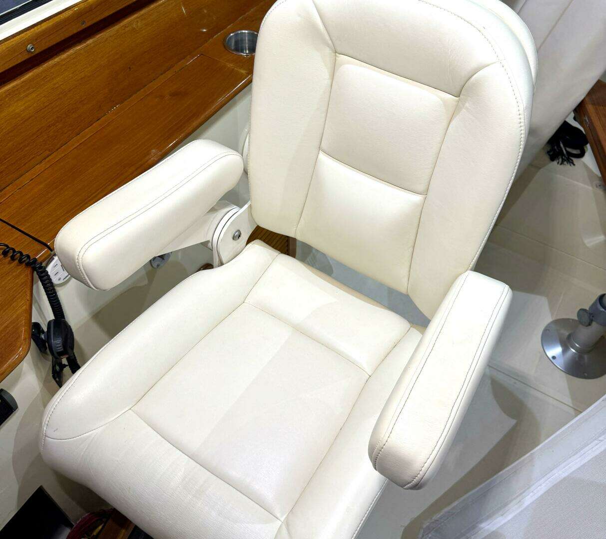 2003 Hinckley Picnic Boat EP - Image 10
