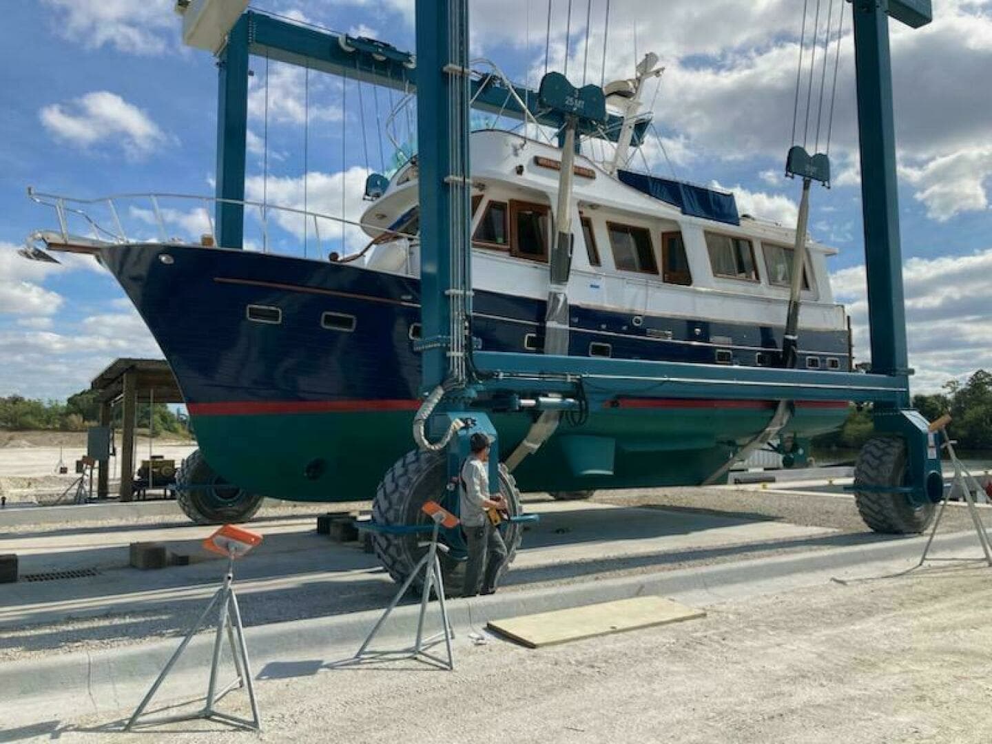 1987 Marine Trader Wide Body - Image 9