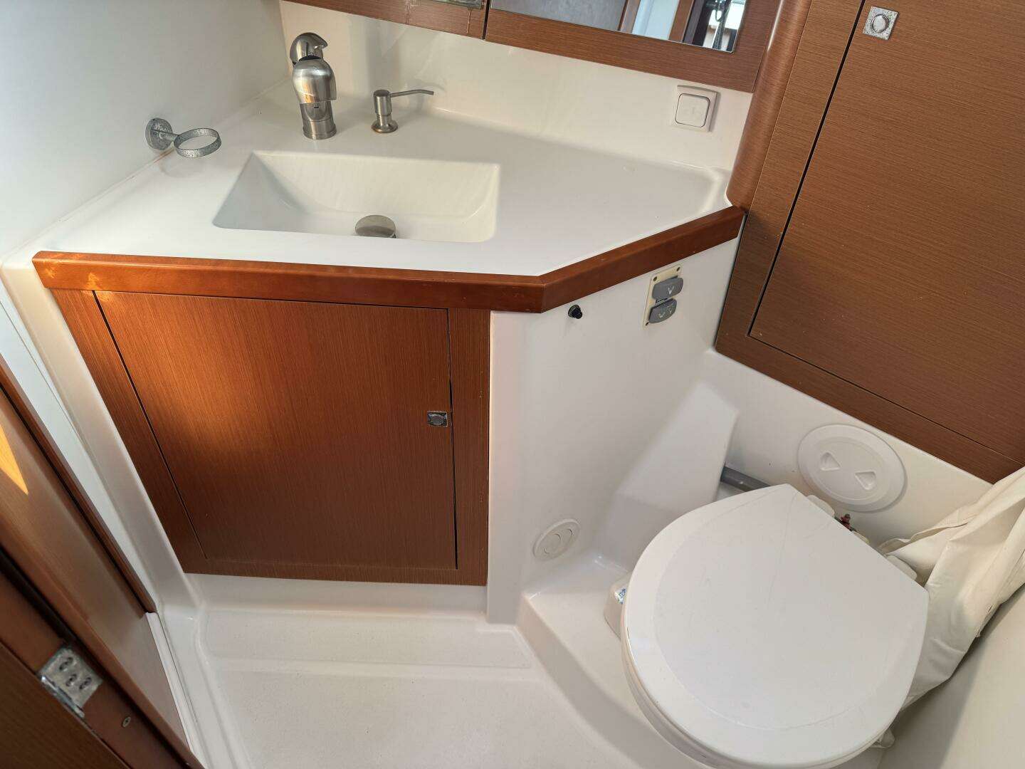 2015 Beneteau Oceanis 45 - Image 26