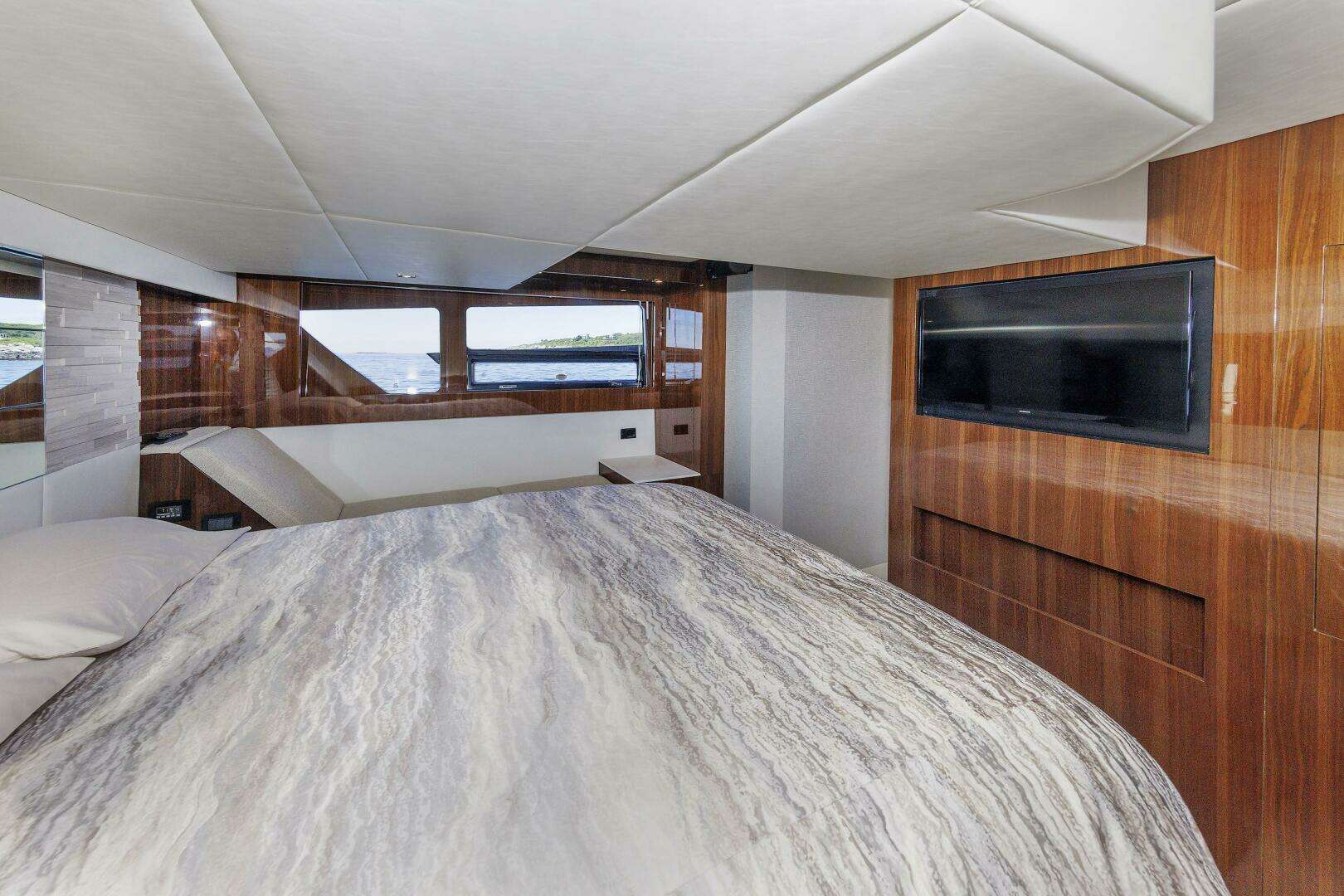 2021 Cruisers Yachts — - Image 33