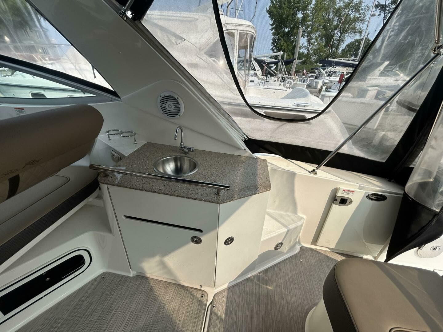 2016 Sea Ray 310 Sundancer - Image 11