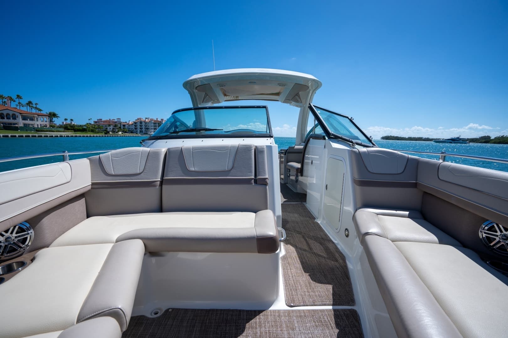 2018 Formula 350 Crossover Bowrider - Image 31