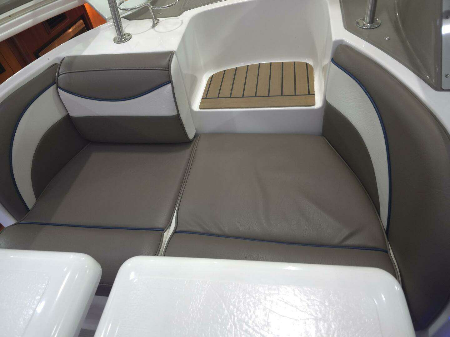 2008 Cruisers Yachts — - Image 43
