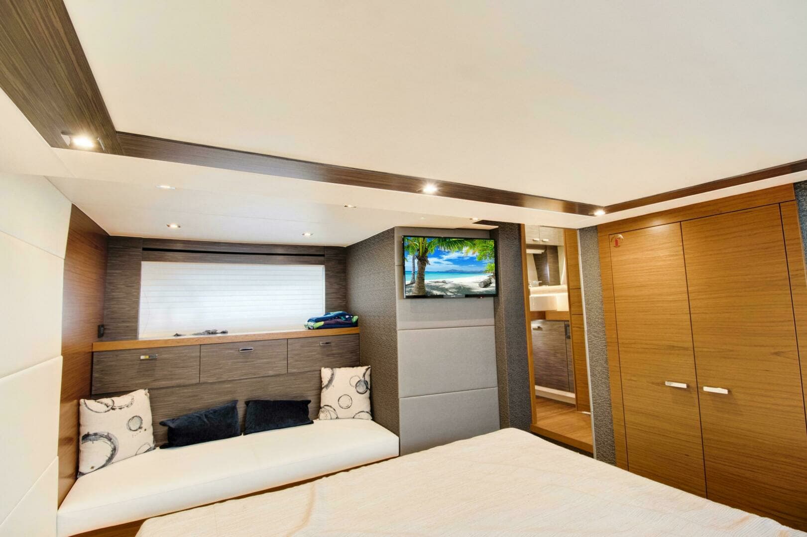 2019 Tiara Yachts 53 Coupe - Image 7