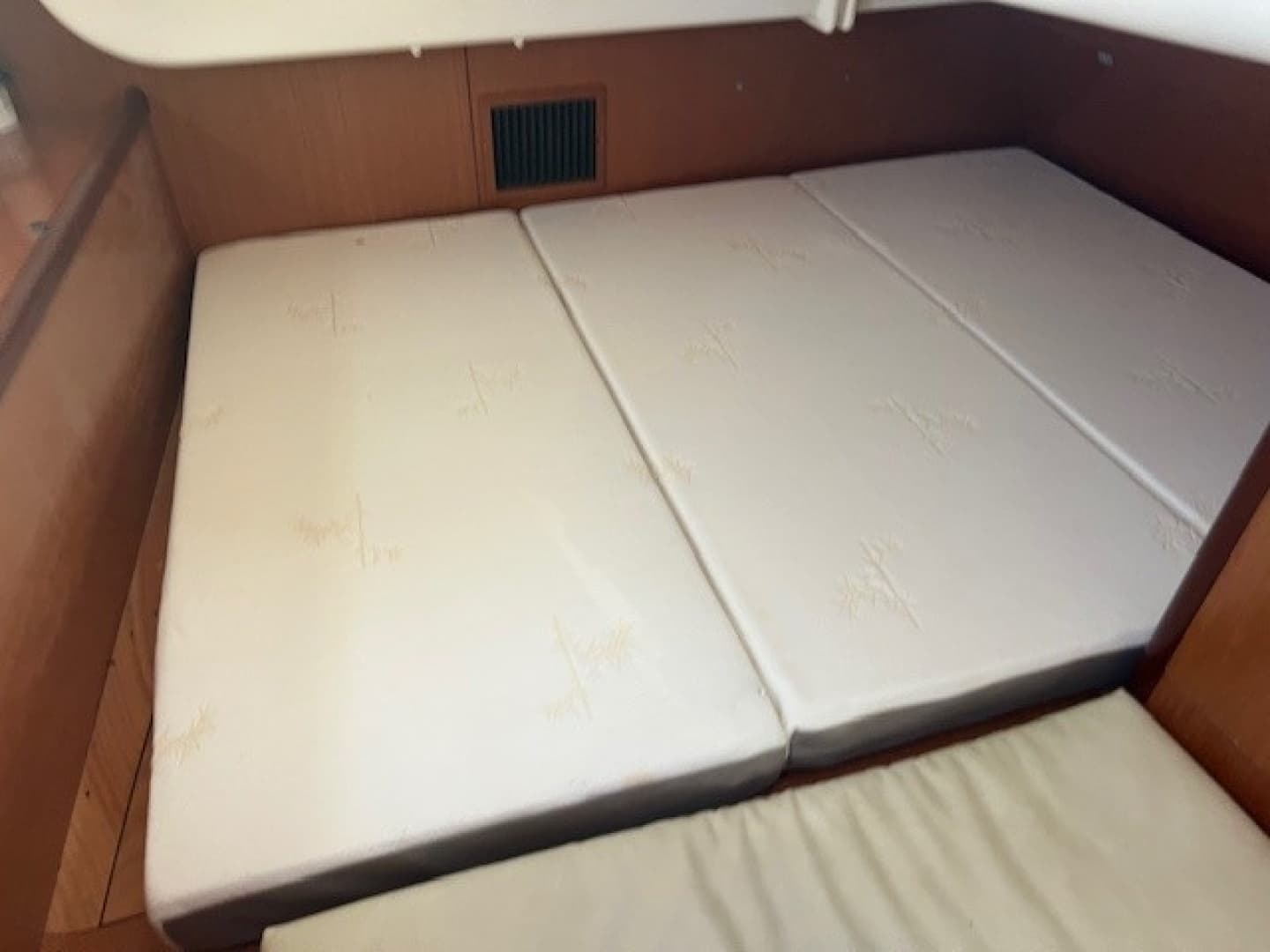 2009 Beneteau Oceanis 43 - Image 35