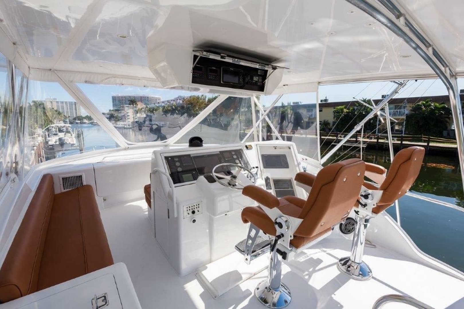 2000 Hatteras 60 Convertible - Image 6