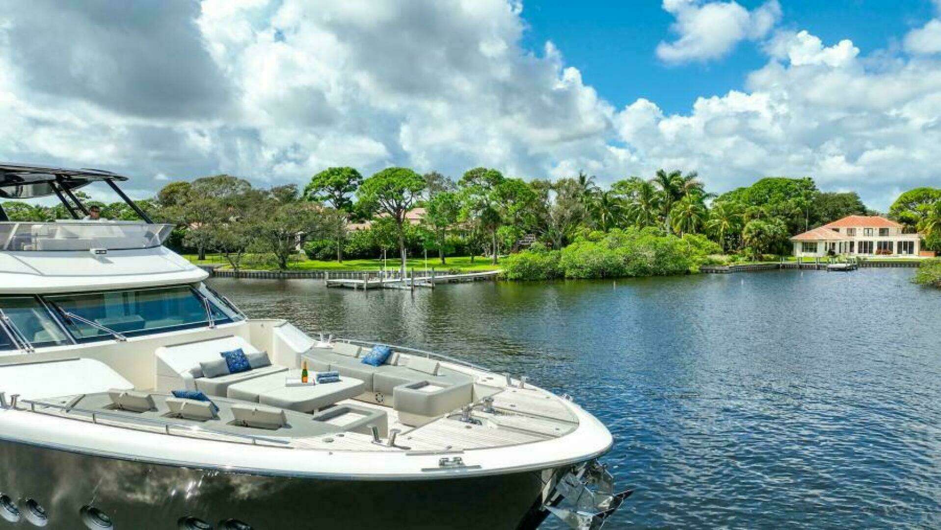 2015 Monte Carlo Yachts MCY86 - Image 15
