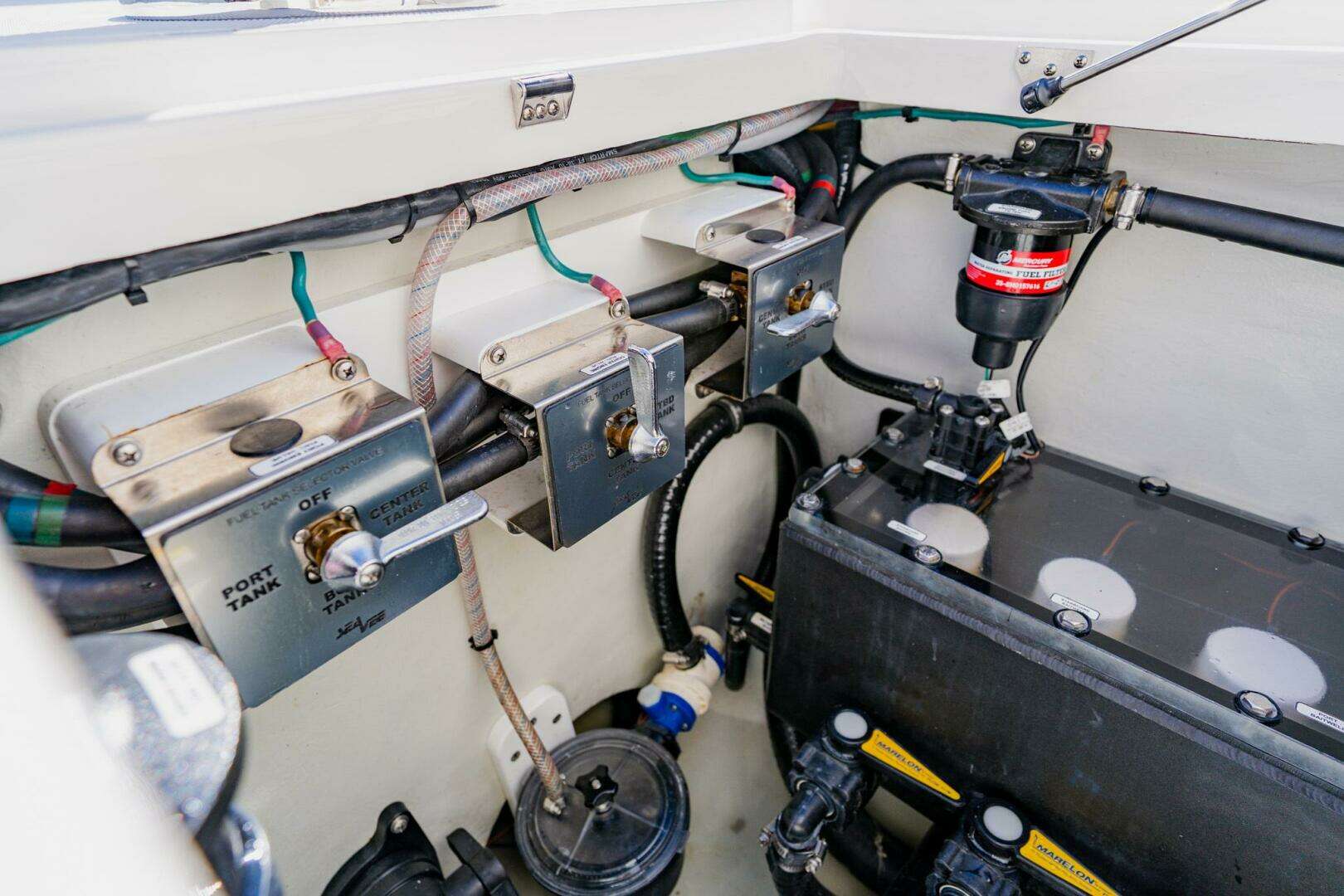 2025 SeaVee 370z - Image 37