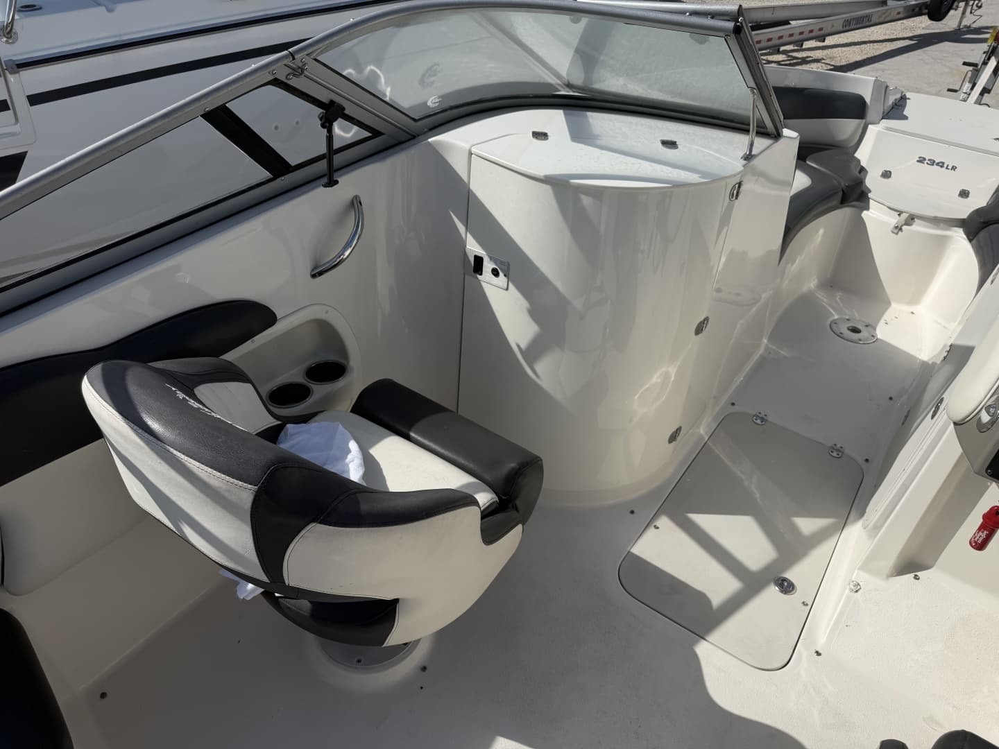 2016 Stingray 234 LR - Image 11