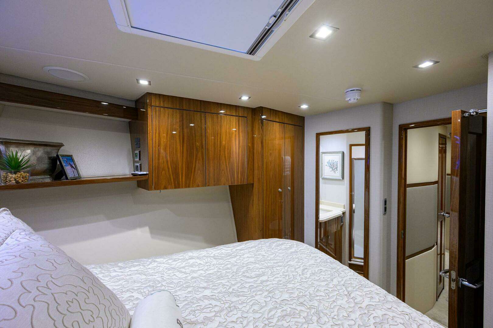 2021 Viking 72 Convertible - Image 18