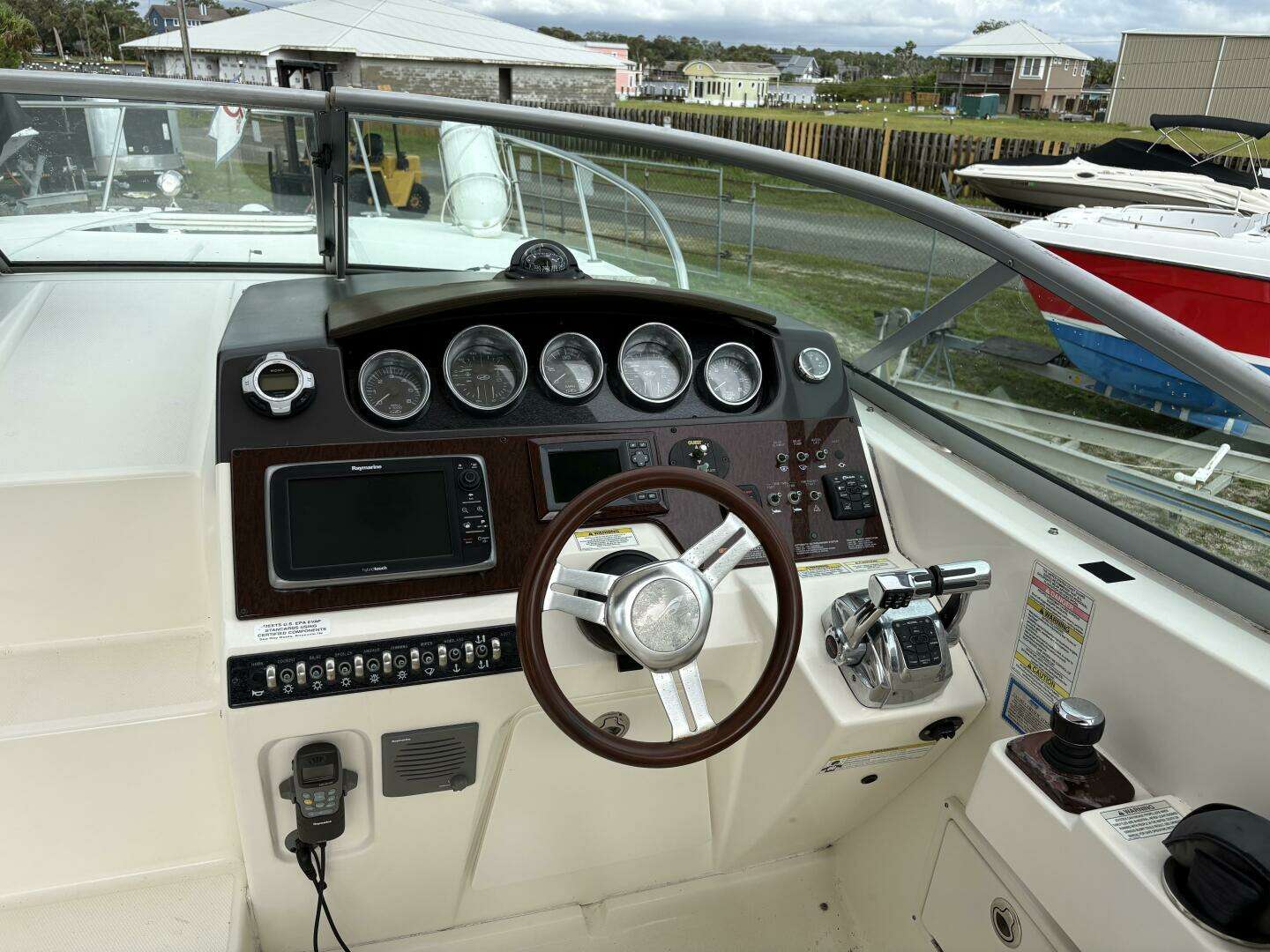 2012 Sea Ray 310 Sundancer - Image 12
