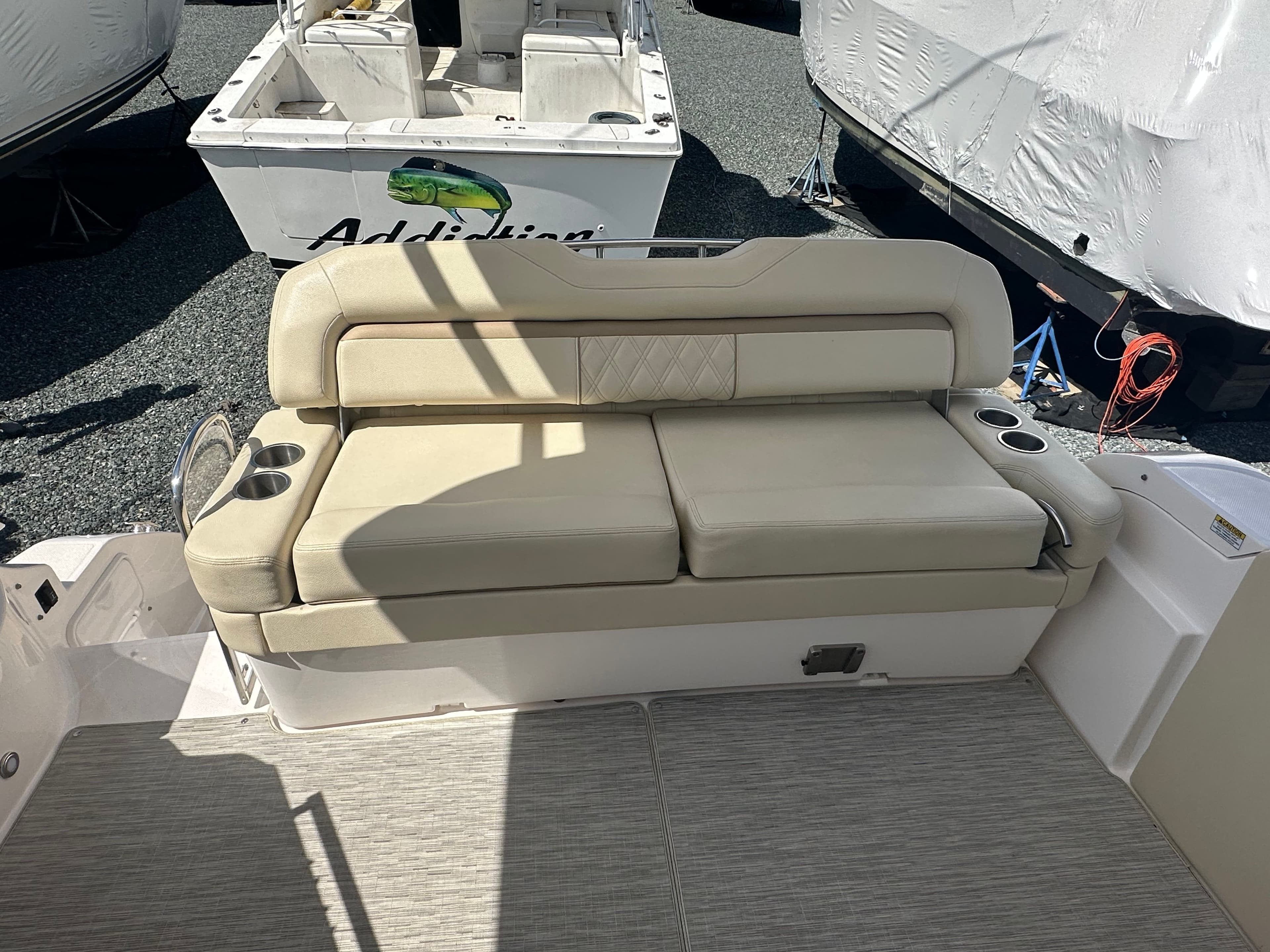 2019 Regal 33 Express - 63