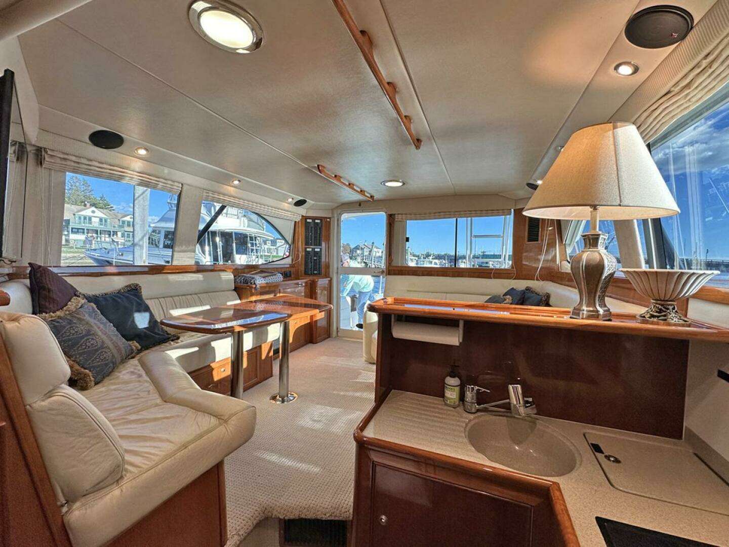 2004 Riviera 40 Sportfish - Image 23