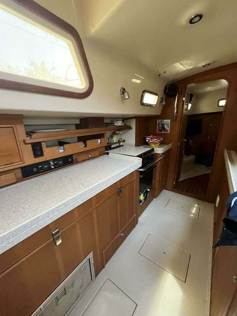 2006 Island Packet 445 - Image 10