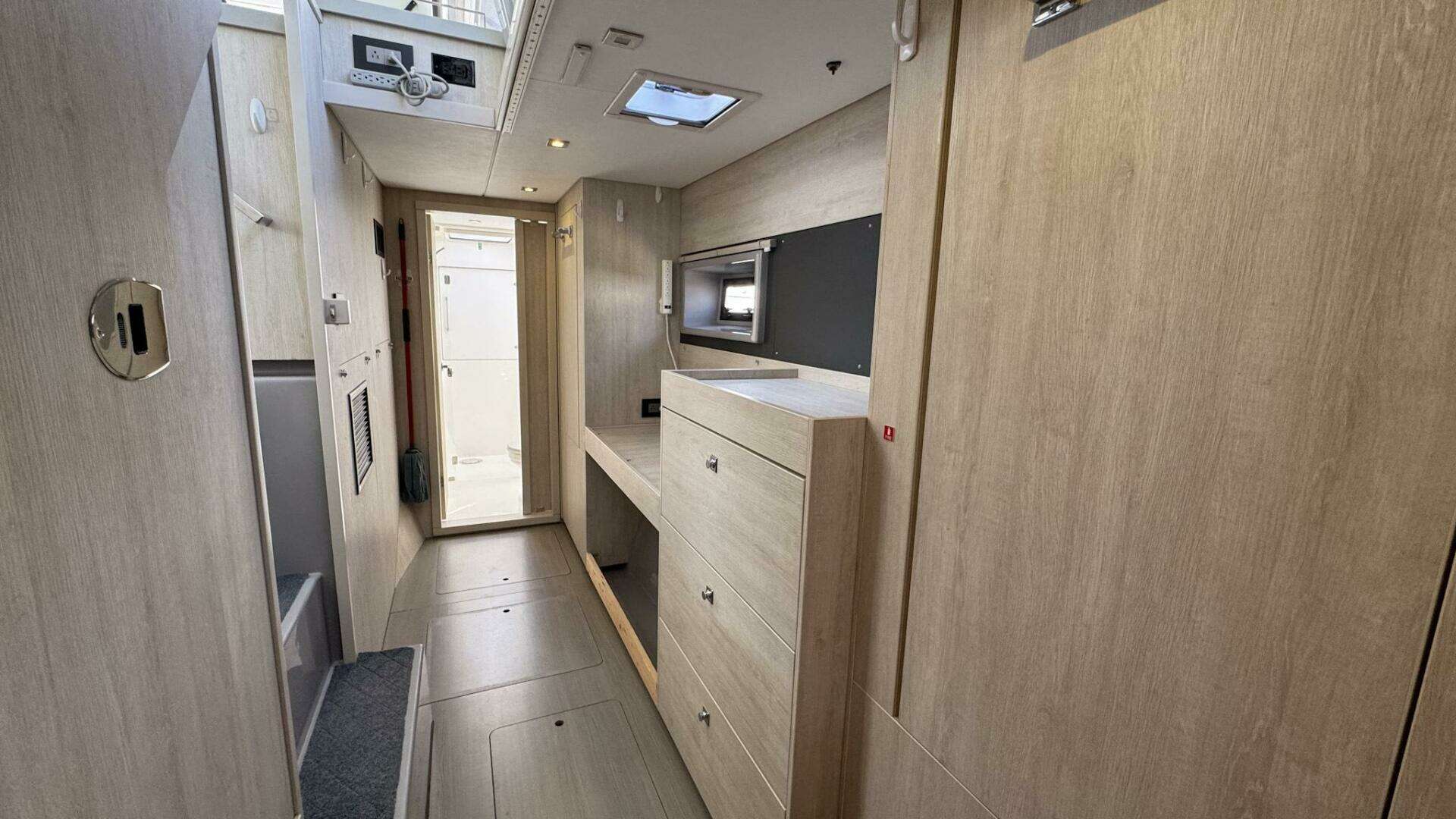 2018 Leopard 43 Powercat - Image 42