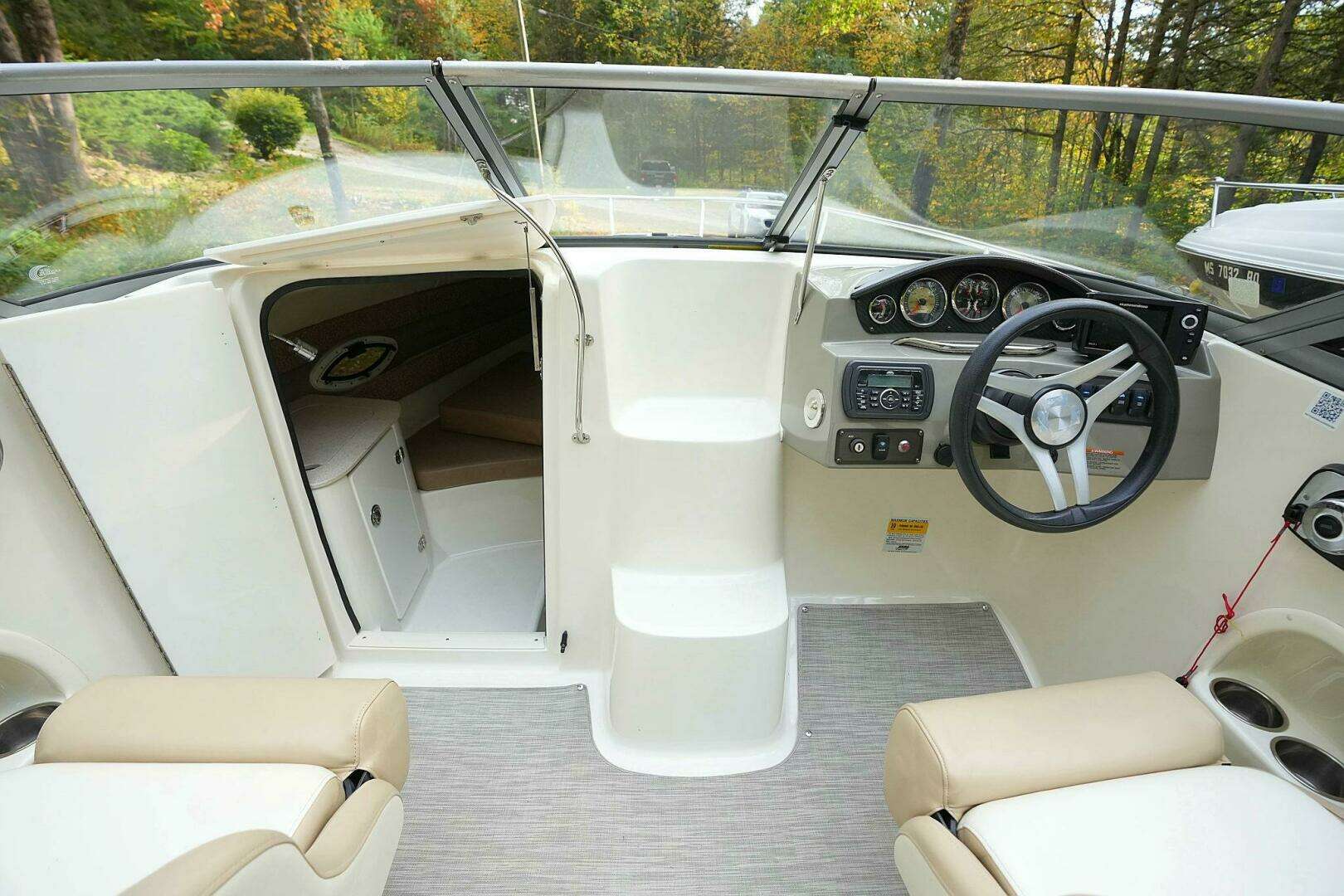 2016 Stingray 225 CR - Image 10