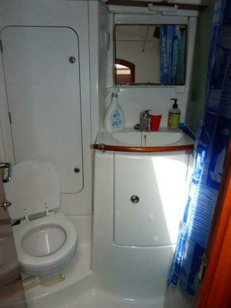 2004 Beneteau 373 - Image 15