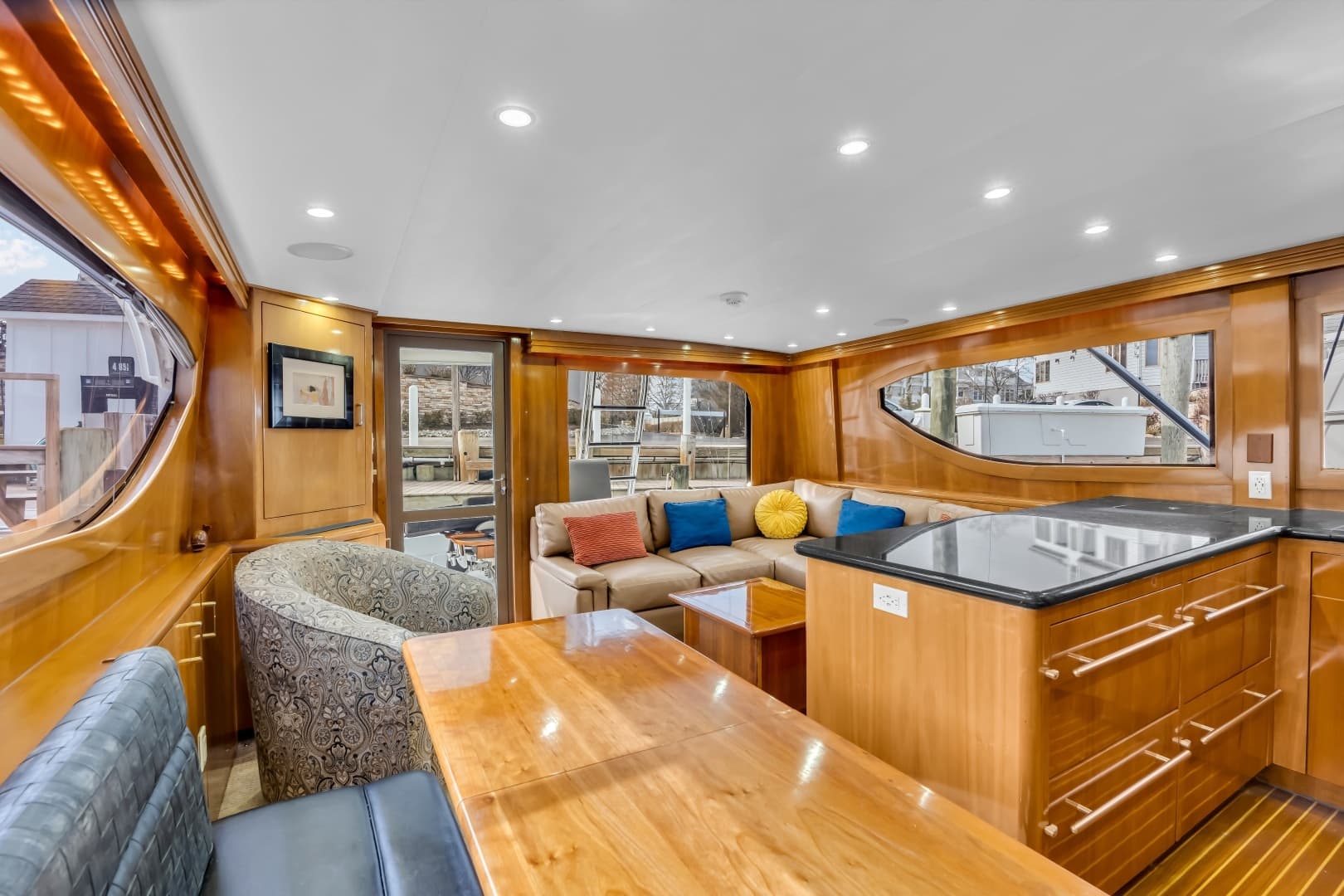 2001 Hatteras 55 Convertible - Image 43