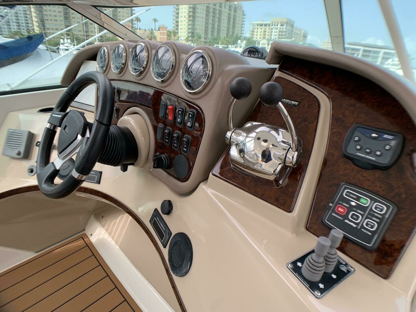 2006 Carver 56 Voyager - Image 6