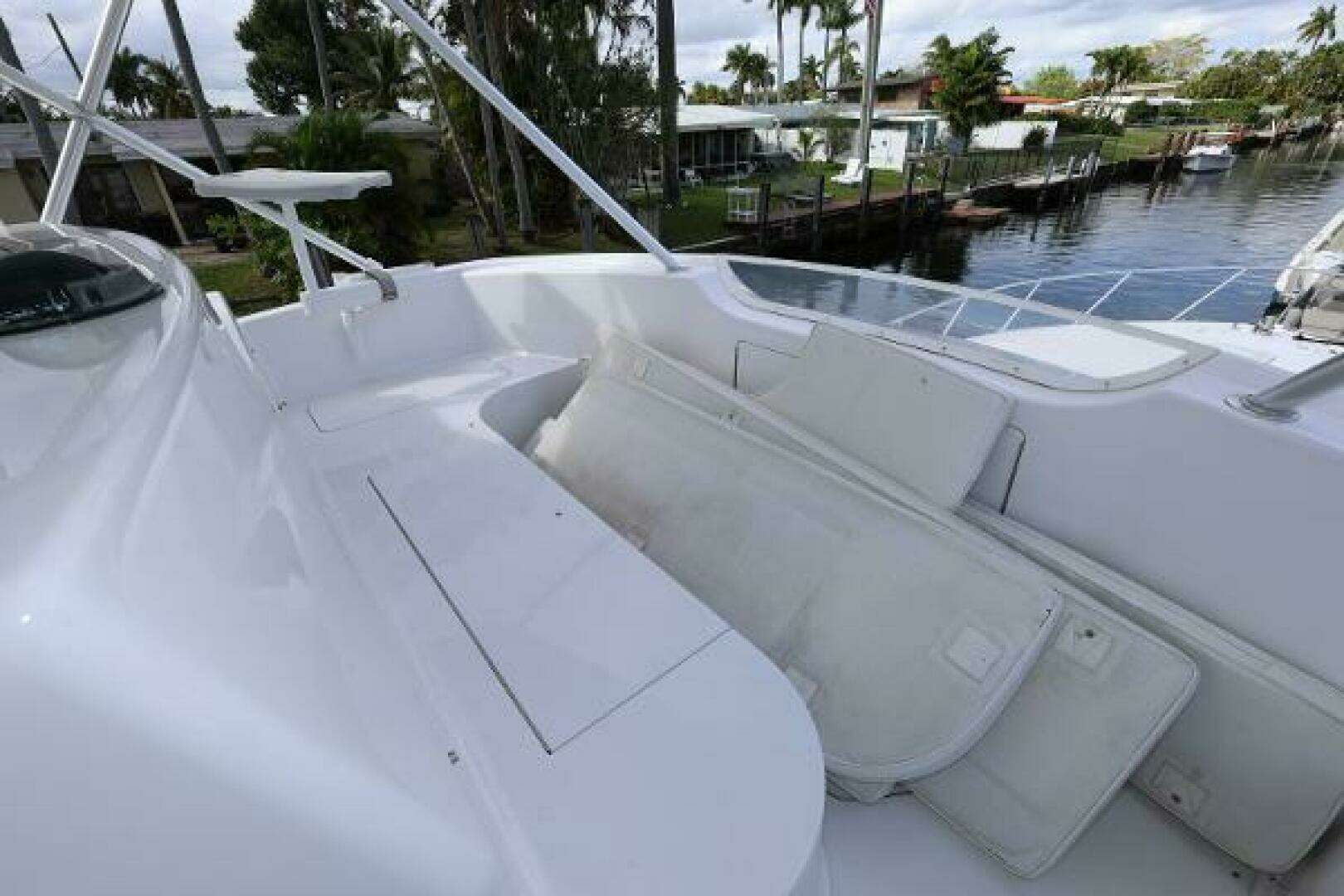 2005 Viking 52 Convertible - Image 9