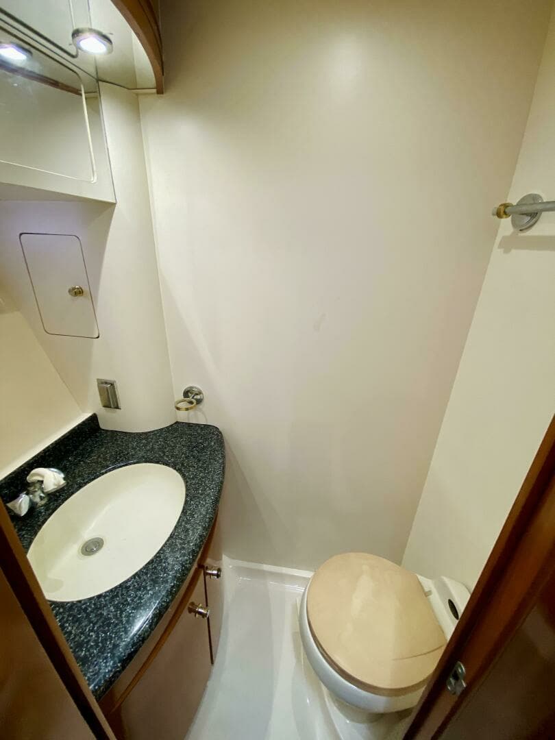 2000 Carver 506 Motor Yacht - Image 33
