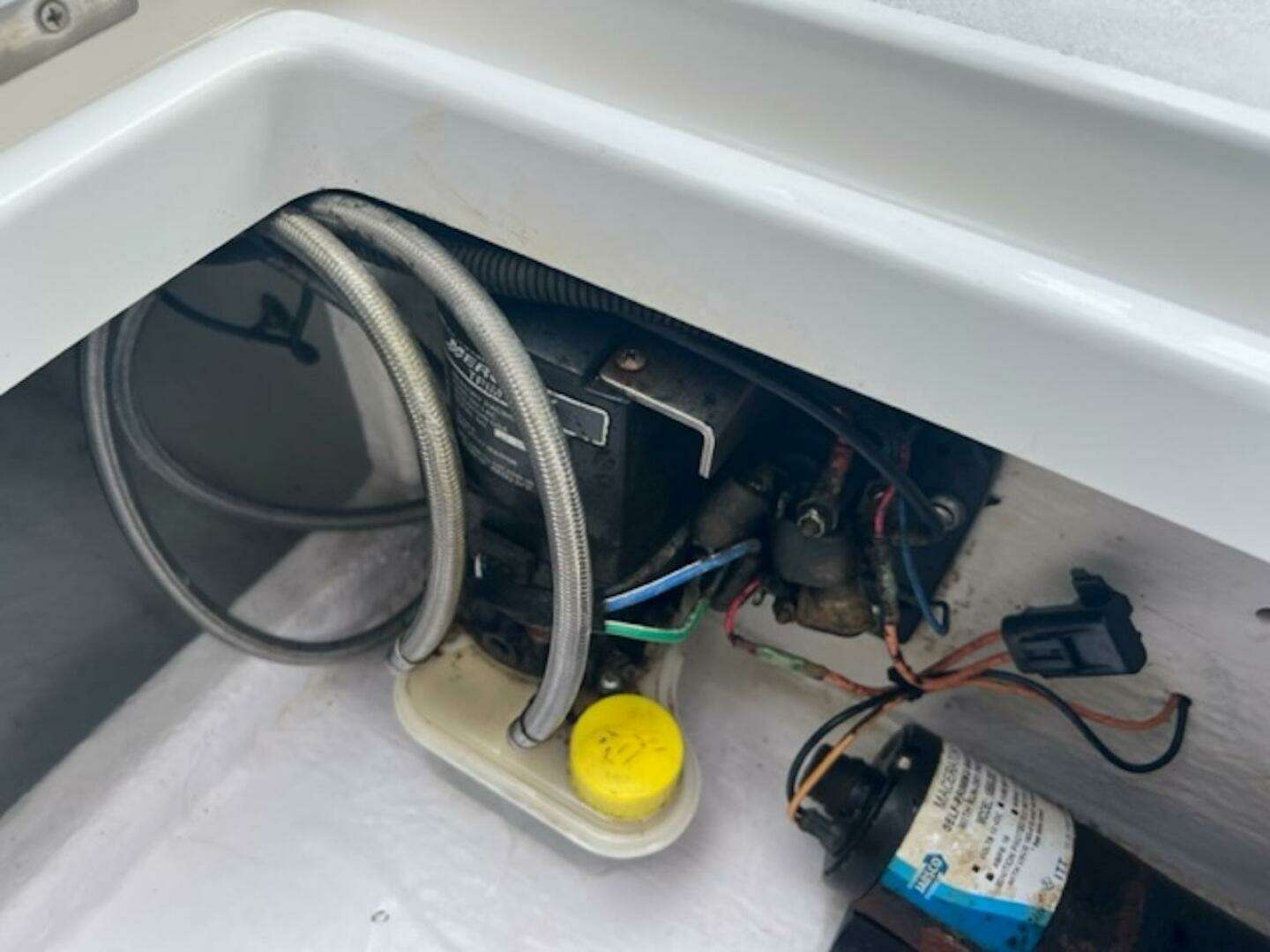 2008 Spectre 34 Center Console - Image 33