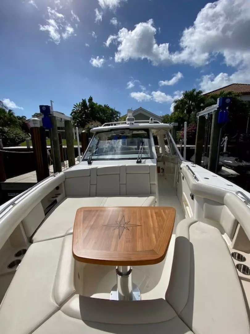 2020 Boston Whaler 380 Realm - Image 5