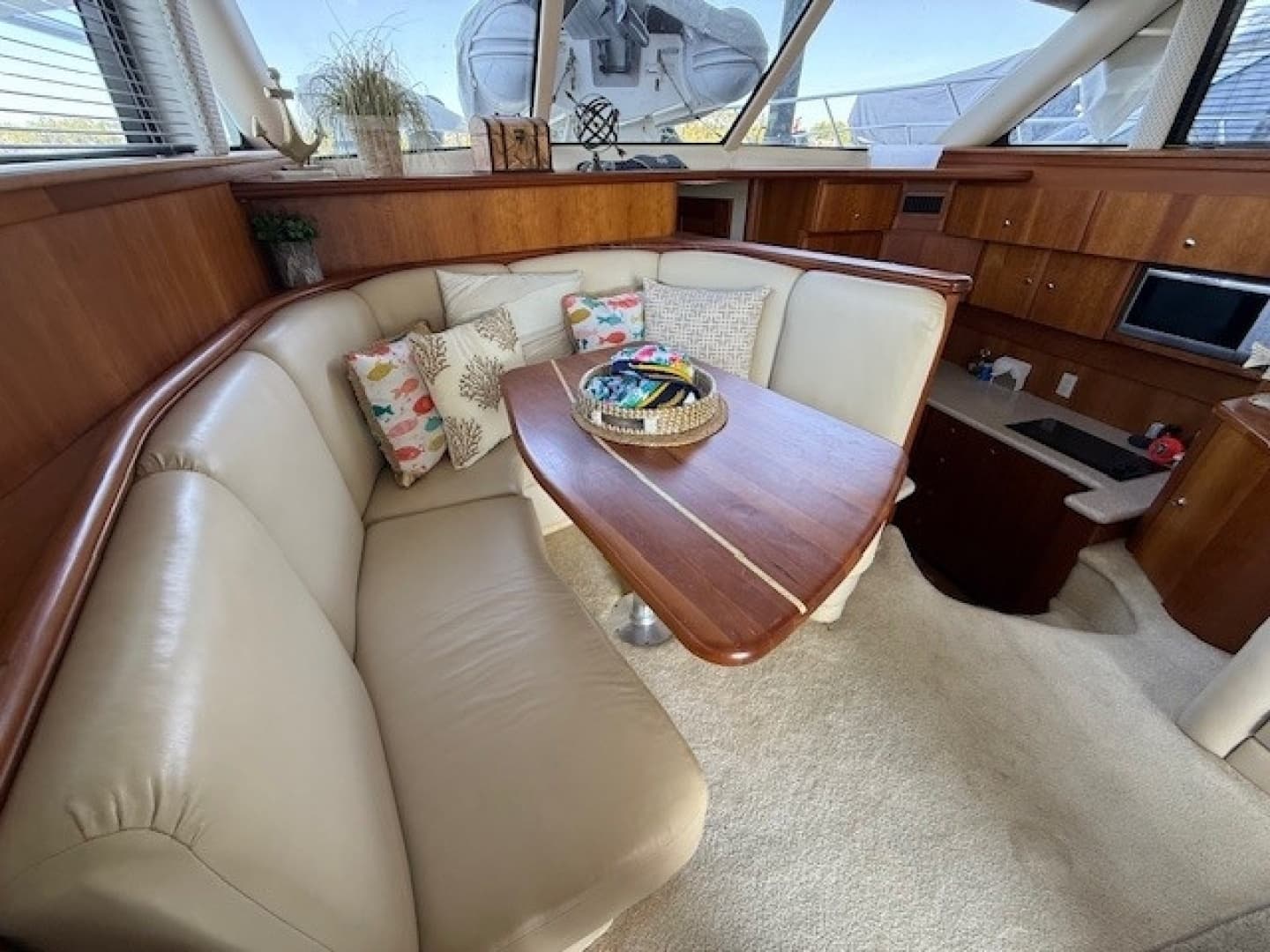 2001 Silverton 42 Convertible - Image 16