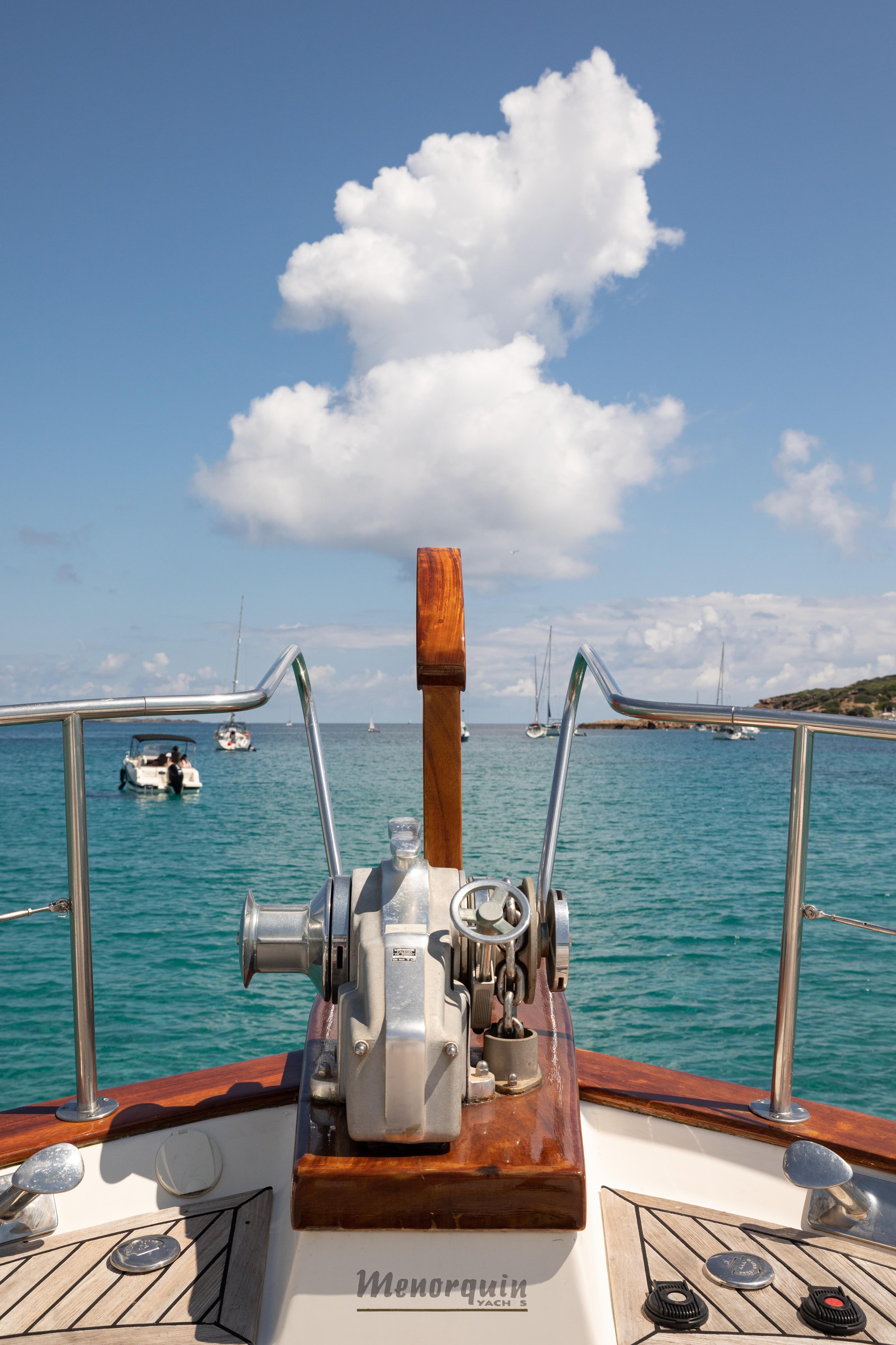 Menorquin 160 Fly 2006 yacht bow with clear sky and ocean view.