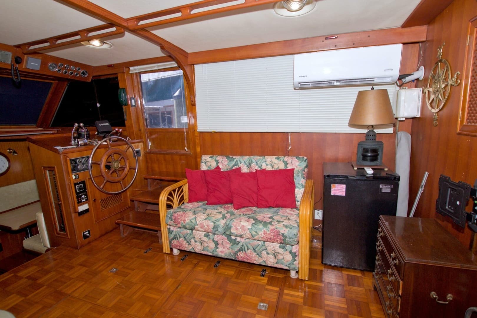 1984 Present Yachts 42 Sundeck - Image 31