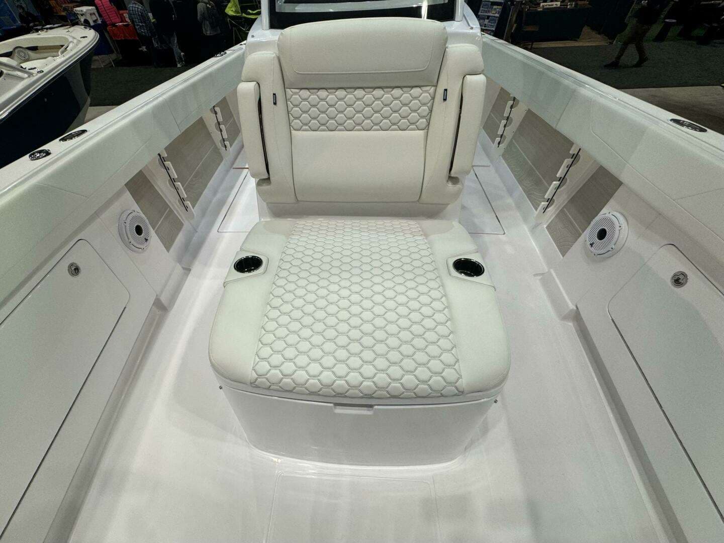 2027 Jupiter 380 LS - Image 7