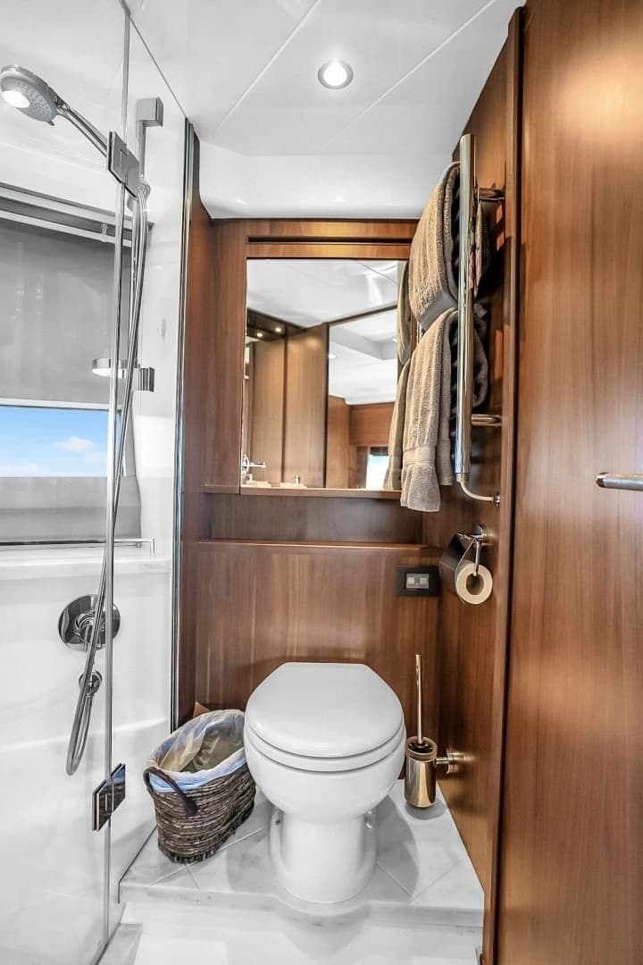 2016 Princess V58 - Image 45
