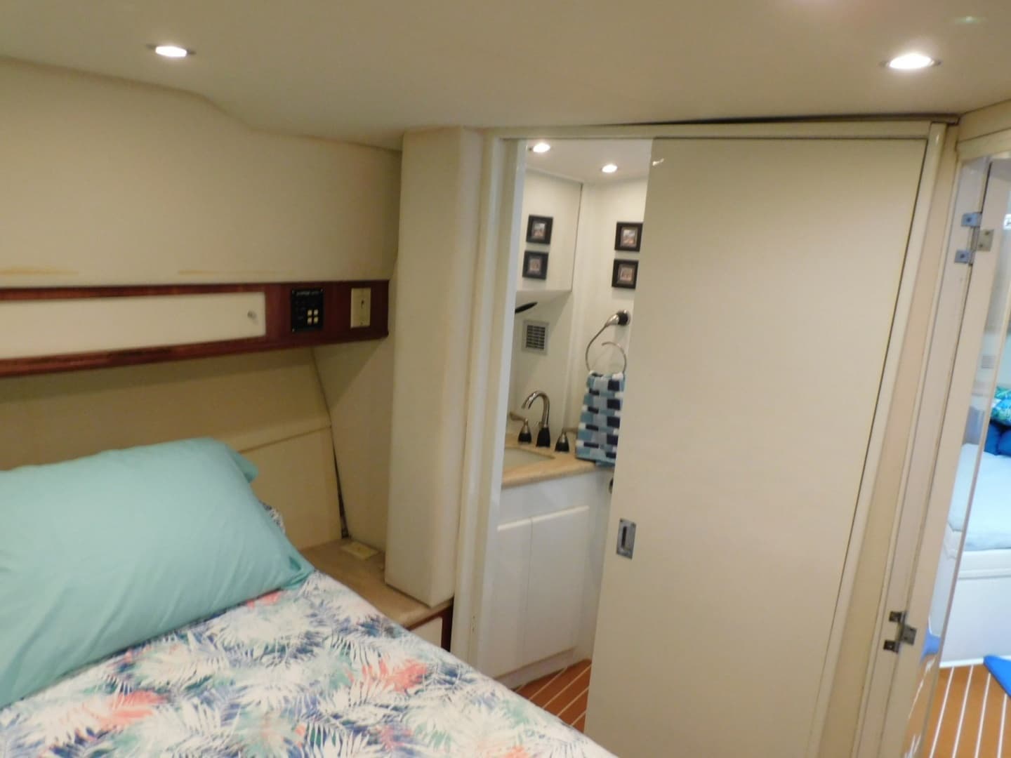1987 Sea Ray 460 Convertible - Image 34