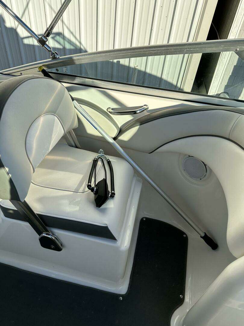 2012 Sea Ray 200 Sundeck - Image 27